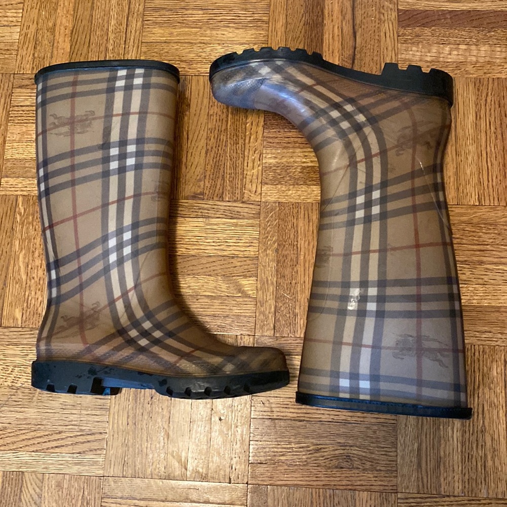 Authentic Burberry check rain boots sz 9.5/40